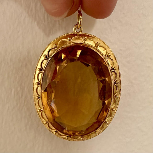 Divine citrine in high carat gold Divine citrine in high carat gold