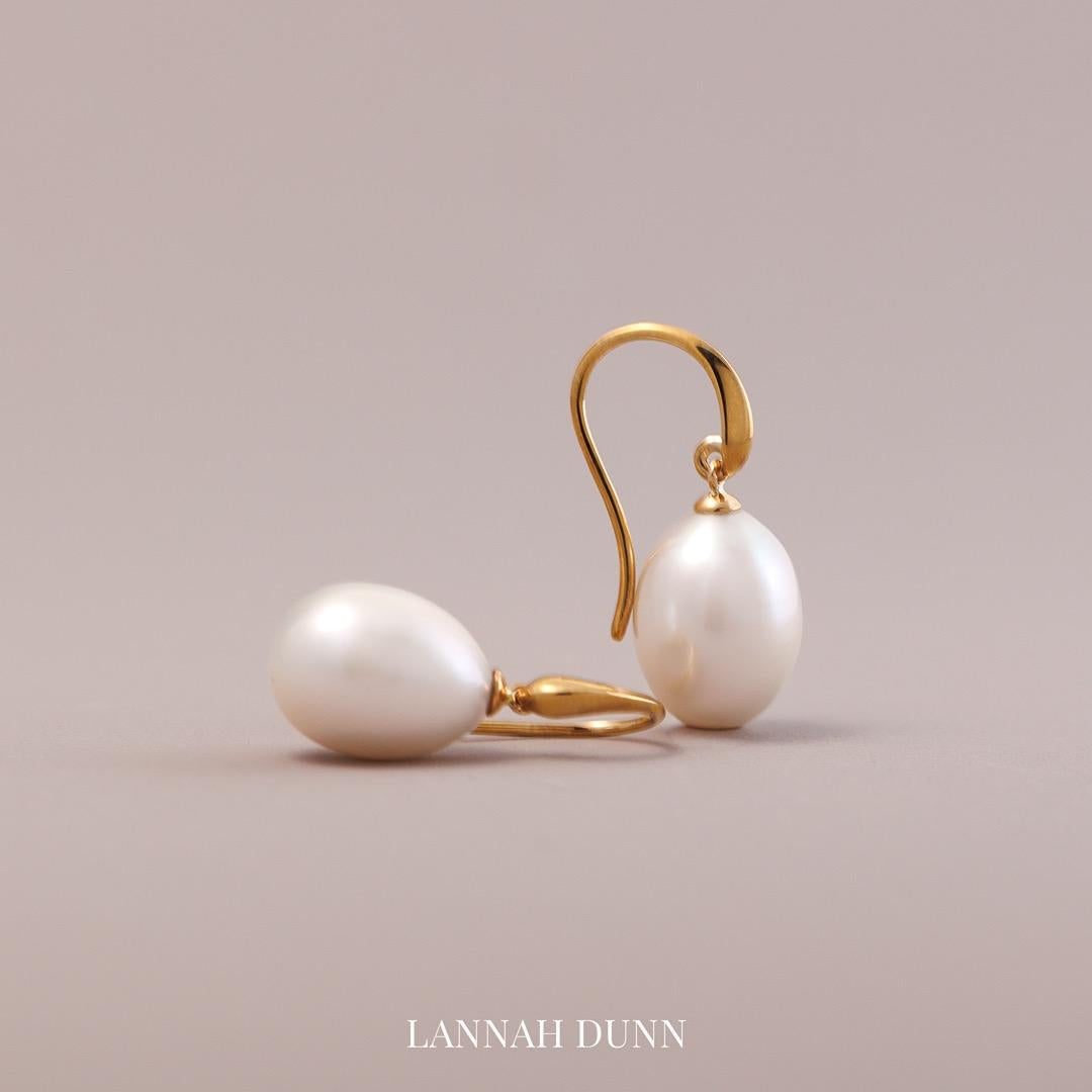 LD Swan hook oval pearl drop earrings, yellow gold