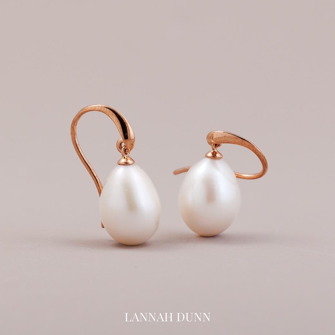 LD Swan hook oval pearl drop earrings, rose gold