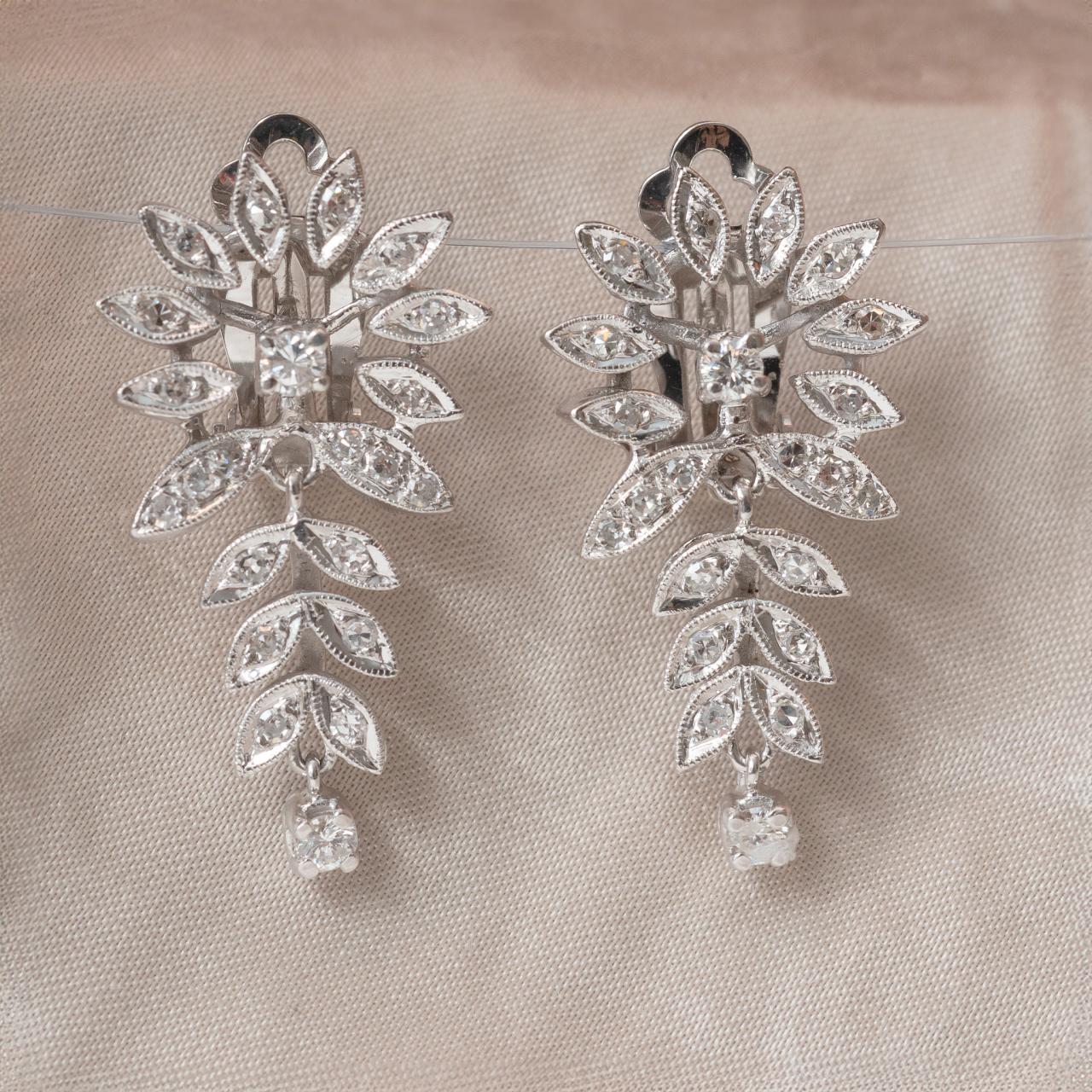 Diamond petals vintage clip-on earrings in white gold