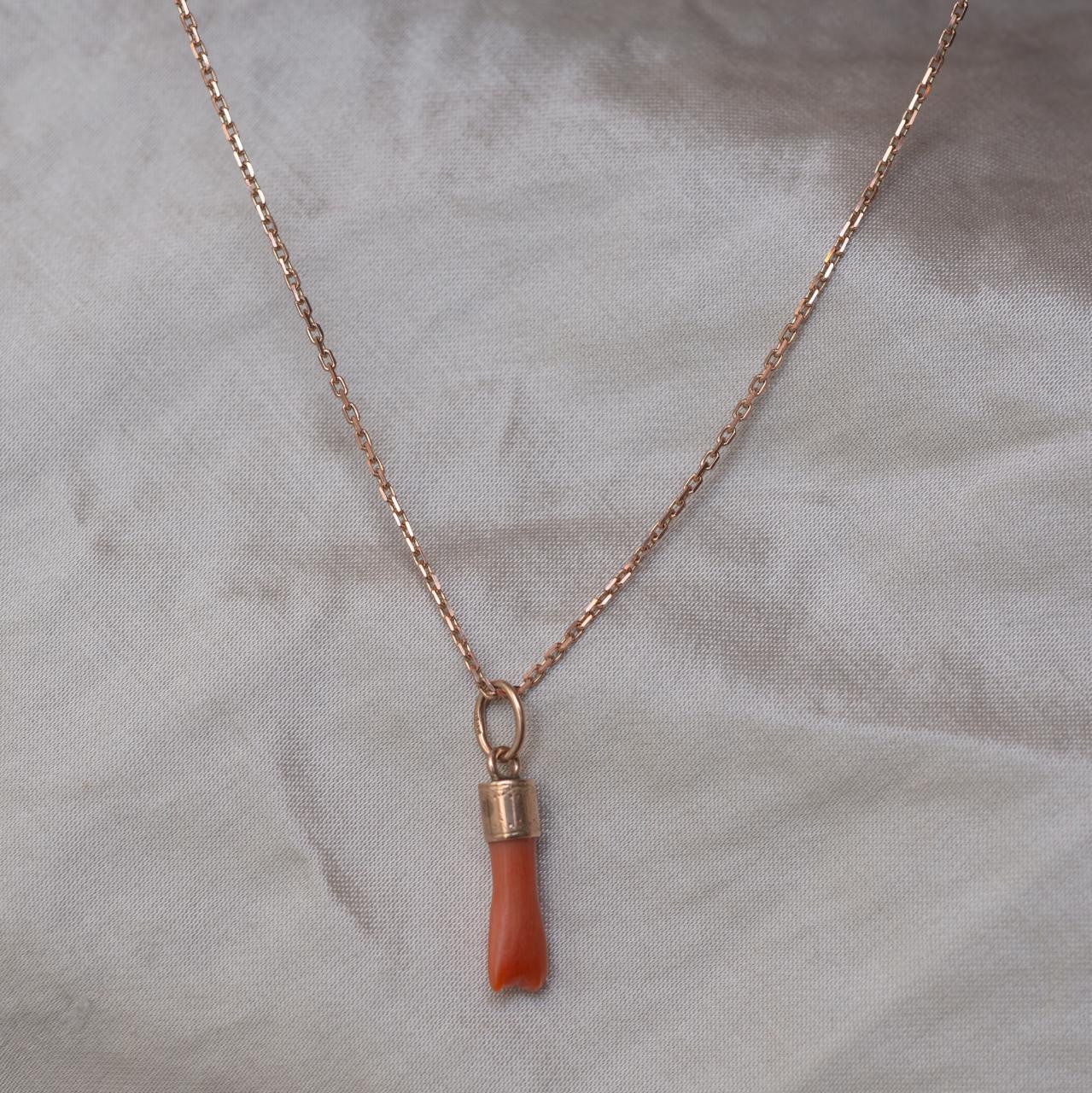 Coral & 15ct pendant