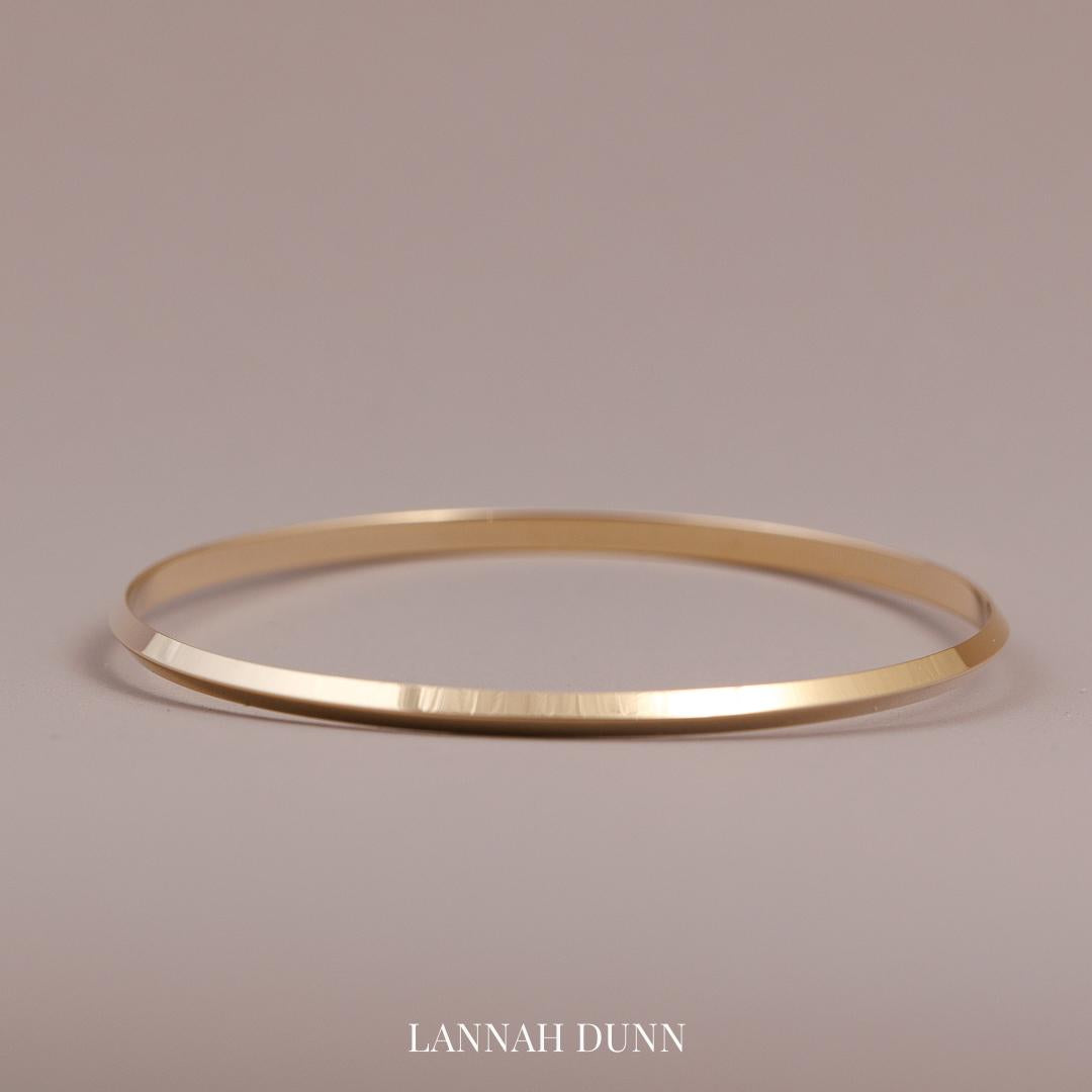 LD Knife edge 9ct solid round bangle
