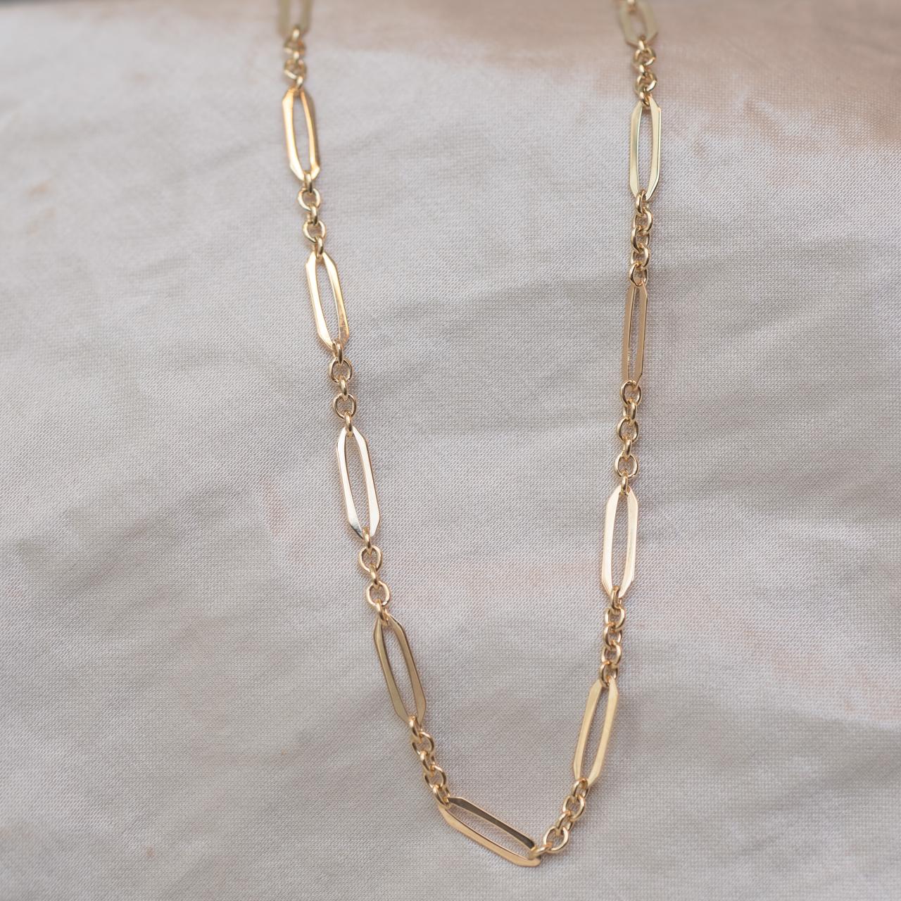 Vintage look, fine chain
