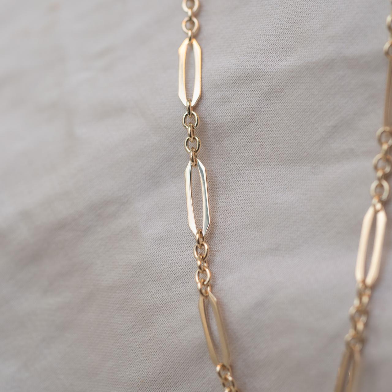 Vintage look, fine chain
