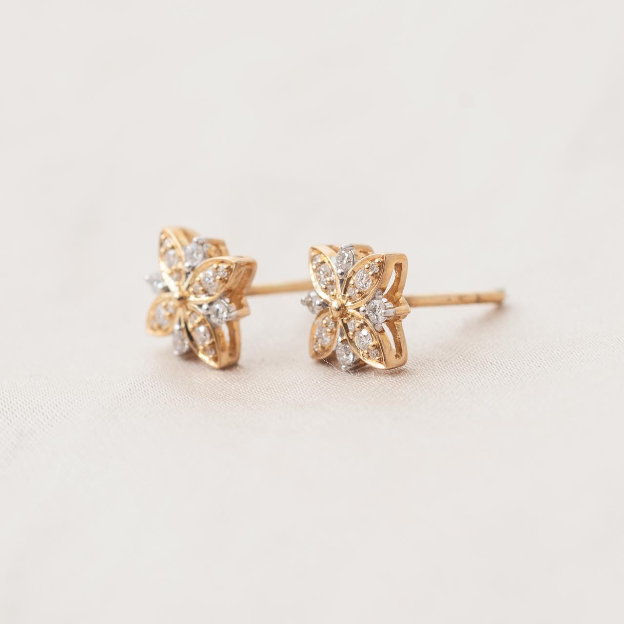 LD diamond snowflake stud earrings