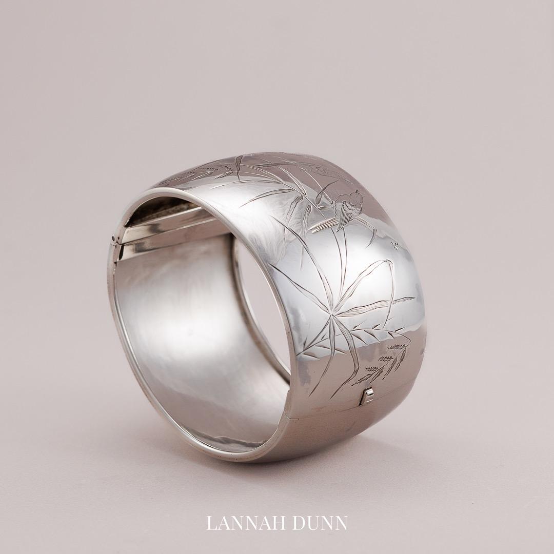 Vintage silver hinge bangle