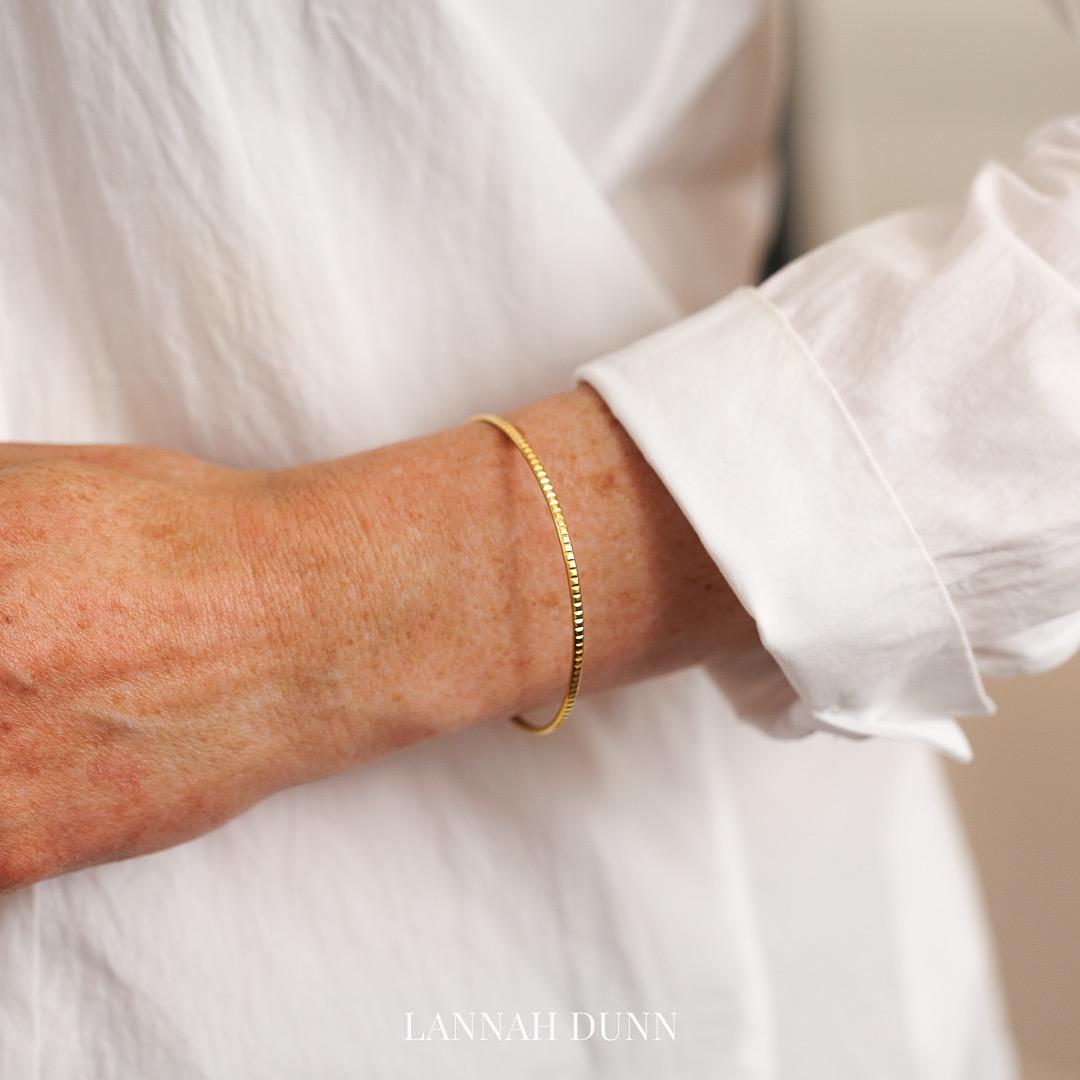 LD Sparkle bangle, 9ct yellow gold