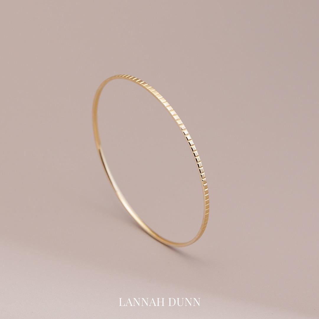 LD Sparkle bangle, 9ct yellow gold