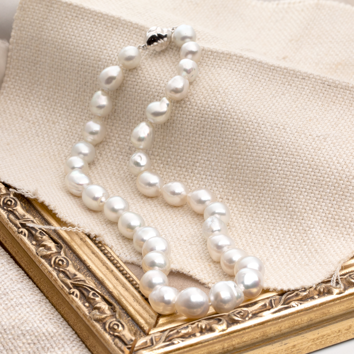 White south sea pearl necklace strand