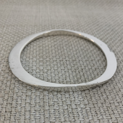 'Edgy' Sterling silver oval bangle