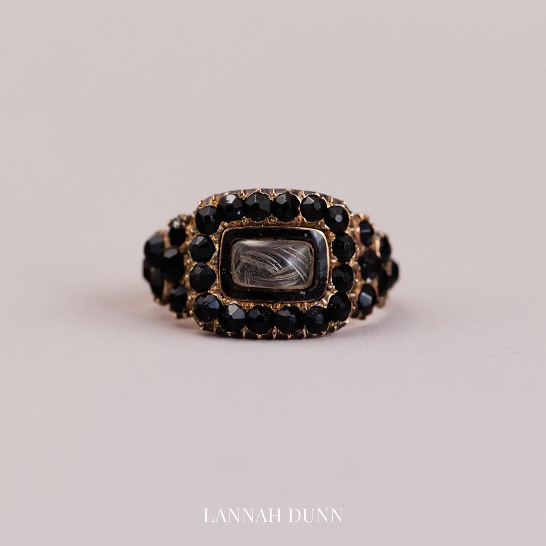 Enamel high-carat memento ring