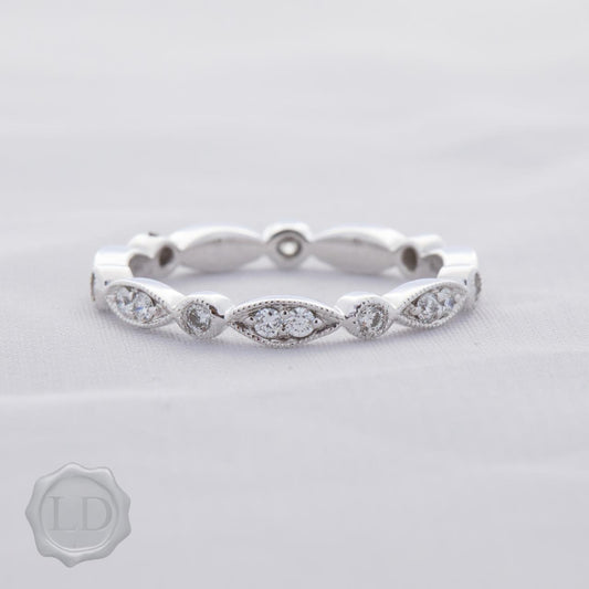The LD diamond marquise & round continuum band, full circle of diamonds in white gold The LD diamond marquise & round continuum band, full circle of diamonds in white gold