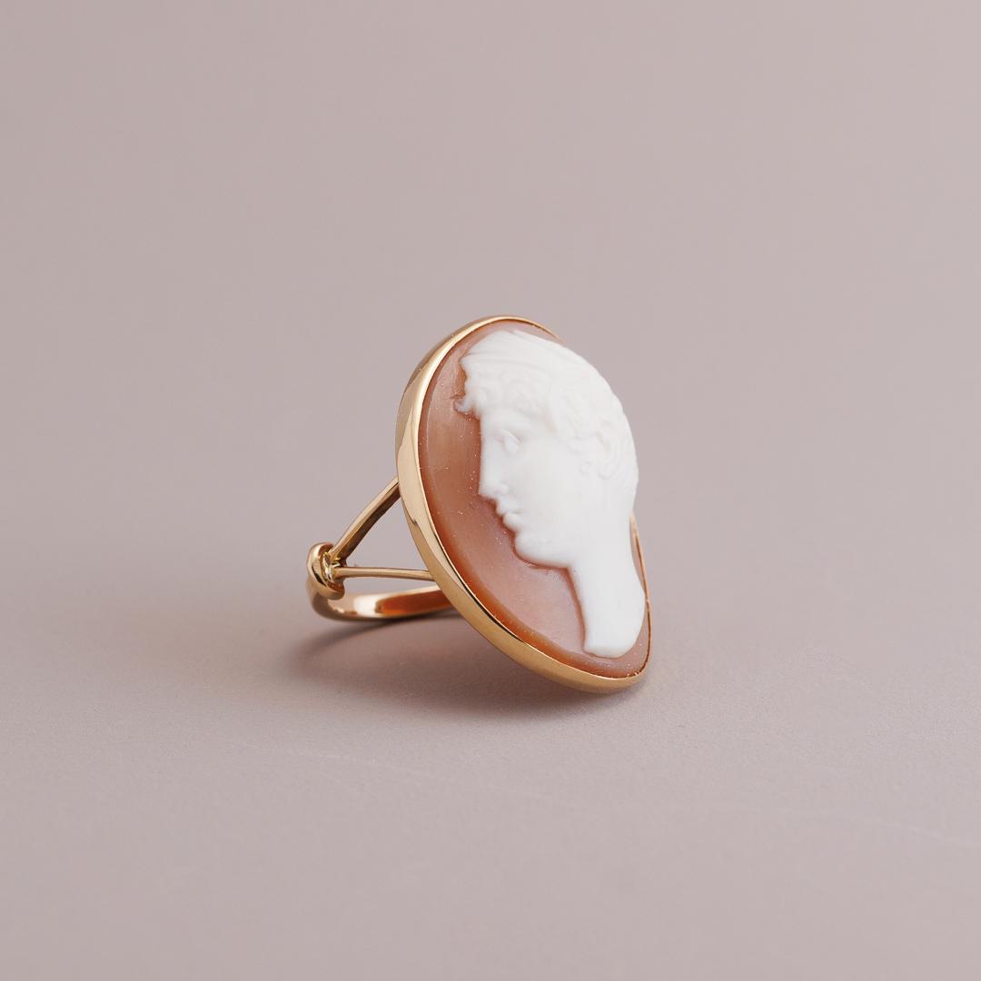 High-carat gold antique cameo ring, Artemis God of the wild