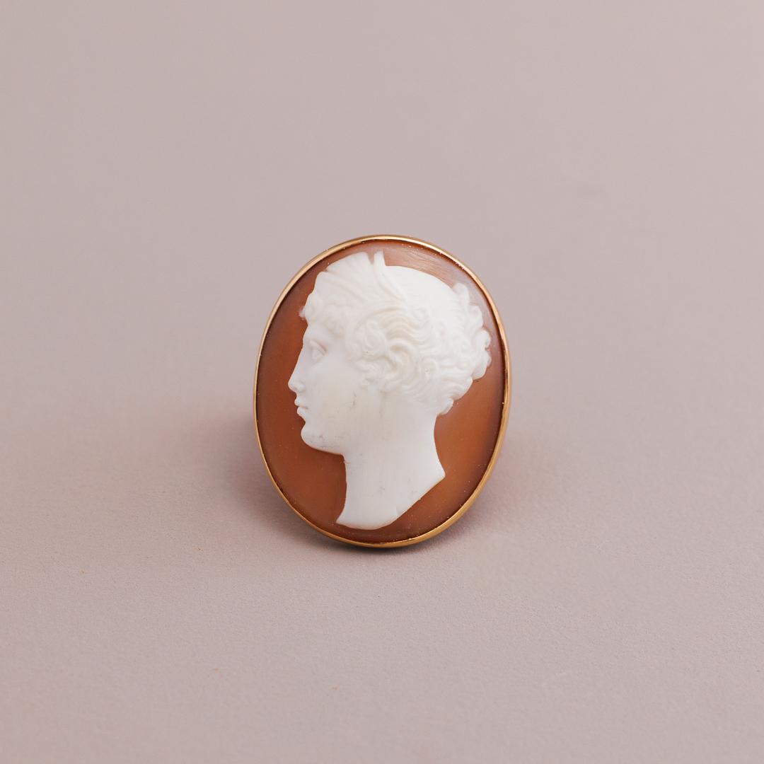 High-carat gold antique cameo ring, Artemis God of the wild