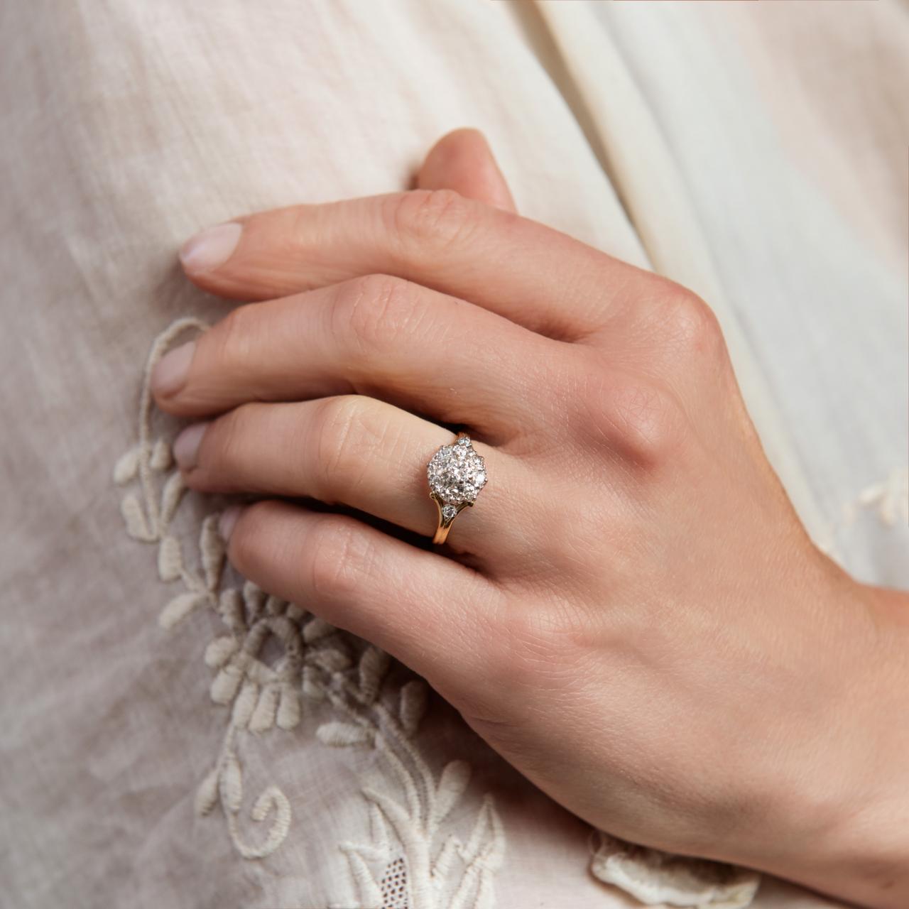 Vintage diamond daisy cluster ring