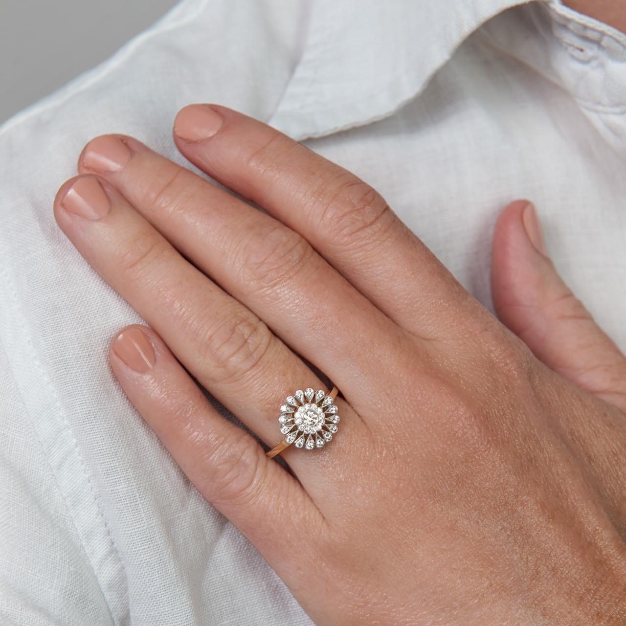 LD two-tone Petals Ring