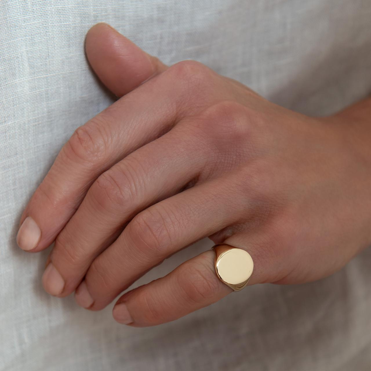 The LD Classic Signet Ring, 18ct Yellow gold