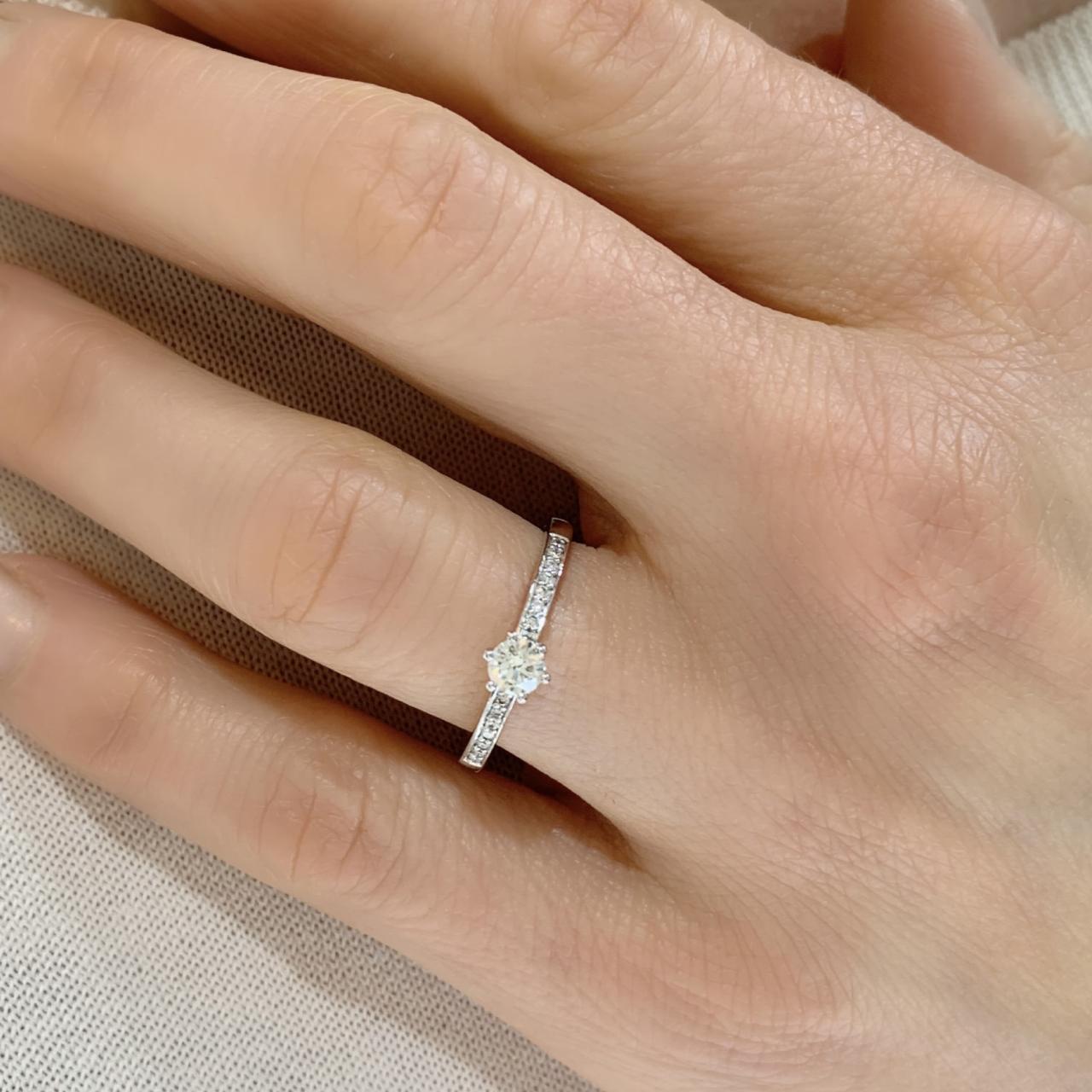 Round brilliant cut diamond solitaire