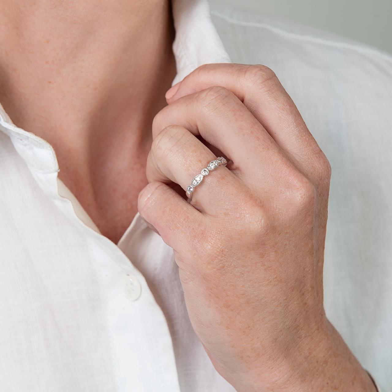 LD 10th Anniversary continuum wedding ring, White Gold